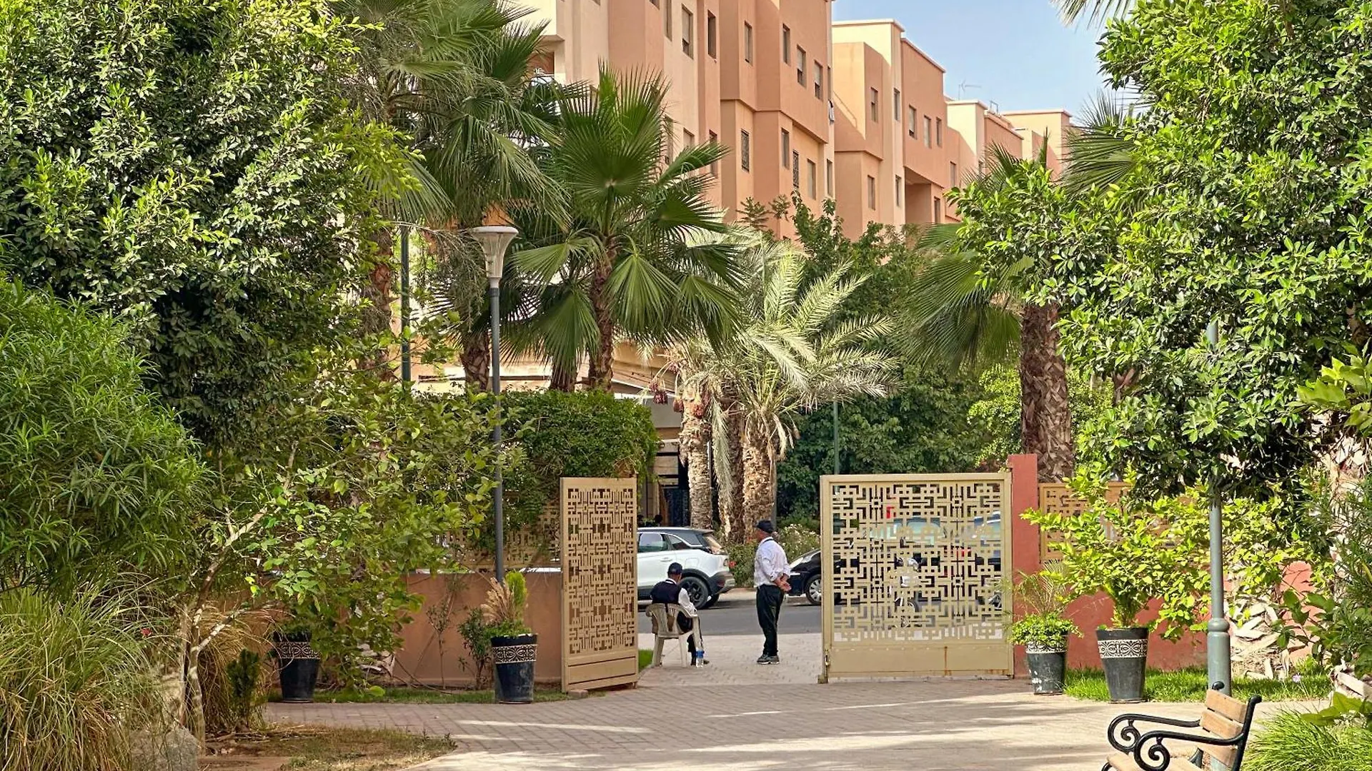 Апартаменты Modern Flat With Double Patio Right Next To Marrakech Center Марракеш